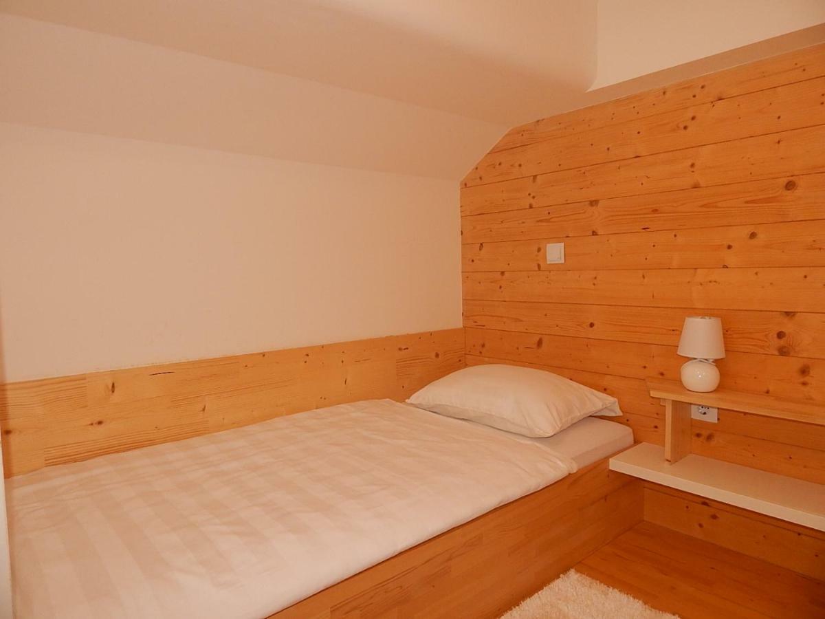 Studio Apartman Lakasa Раковица Экстерьер фото