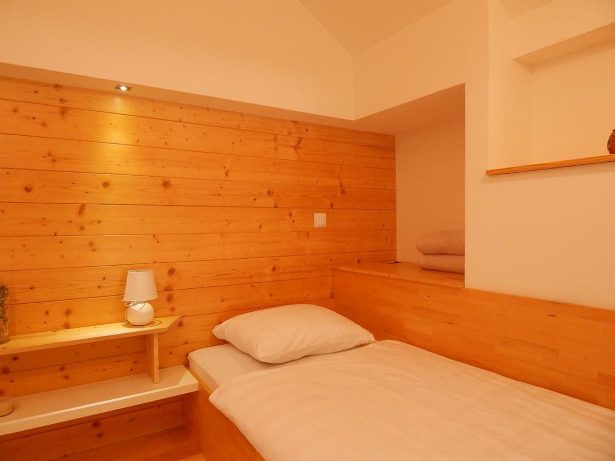 Studio Apartman Lakasa Раковица Экстерьер фото